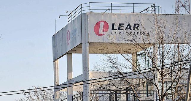 La actividad automotriz retrocede por el derrape del mercado interno.