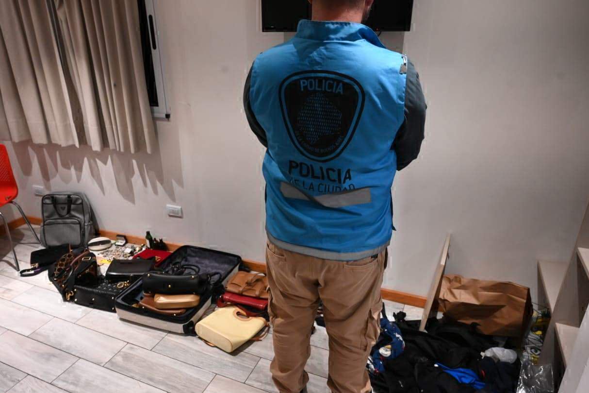 Los objetos recuperados en un allanamiento.