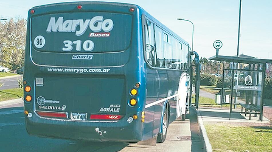 Para viajar en las combis internas, la empresa vendía tarjetas que ya dejó de ofrecer.