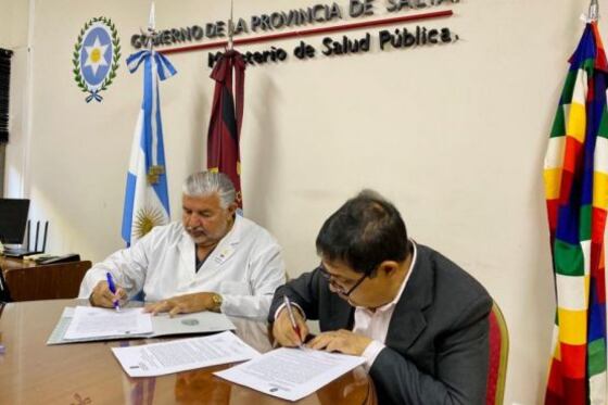 Esteban y Hoyos, en la firma del convenio.