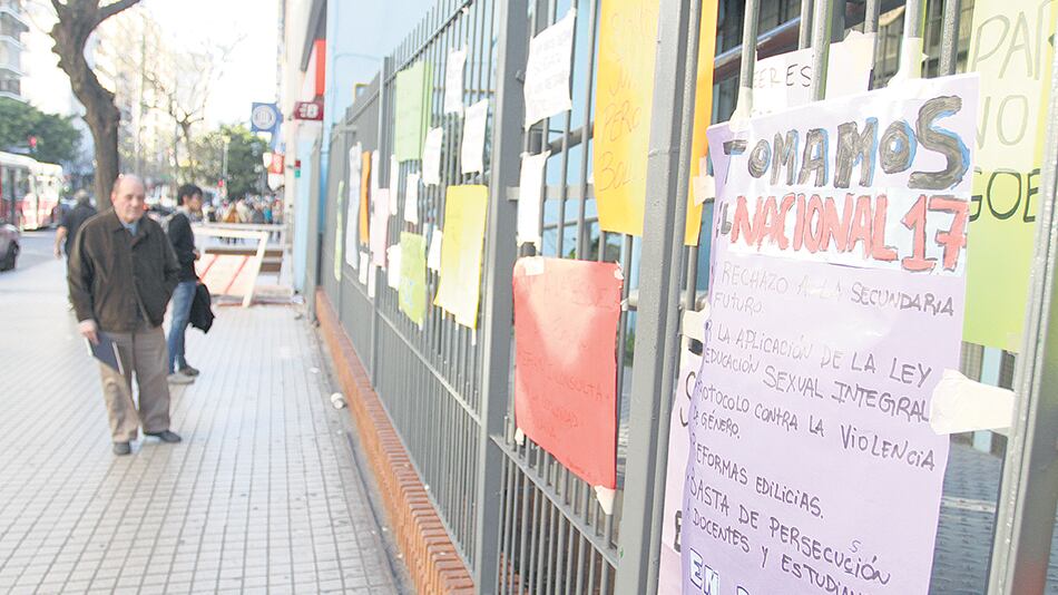 Las tomas de alrededor de 30 escuelas fueron iniciadas por los estudiantes para ser tenidos en cuenta.