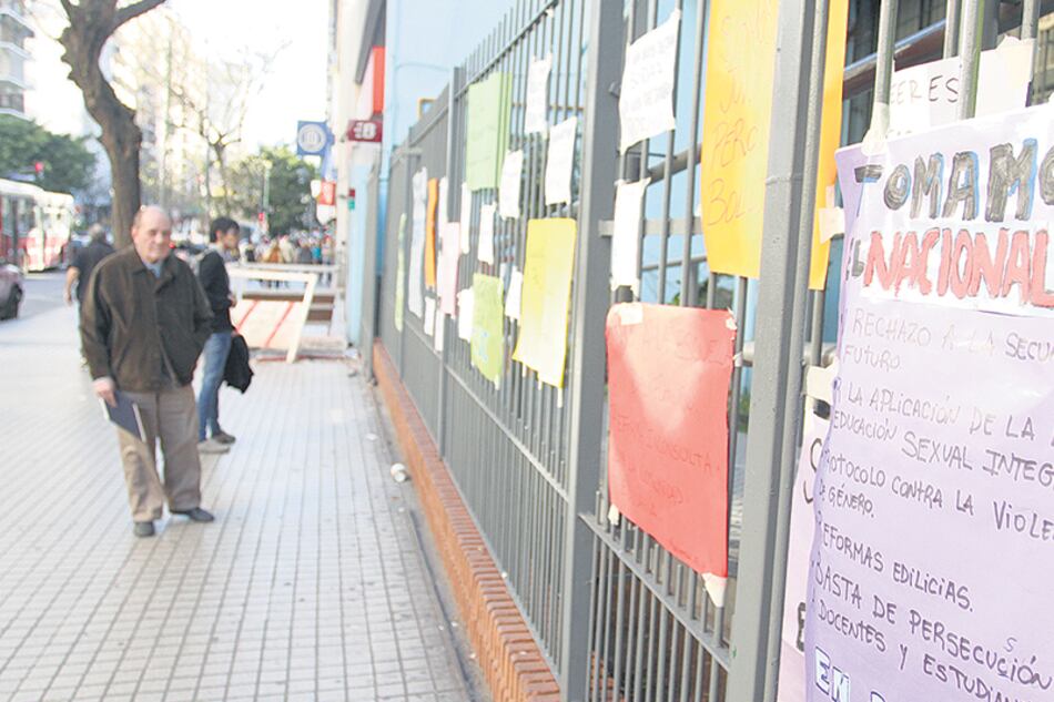 Las tomas de alrededor de 30 escuelas fueron iniciadas por los estudiantes para ser tenidos en cuenta.