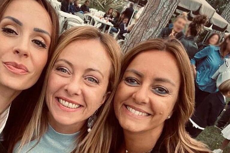 La primera ministra italiana junto a la fallecida Nicoletta -a la derecha de la imagen-.