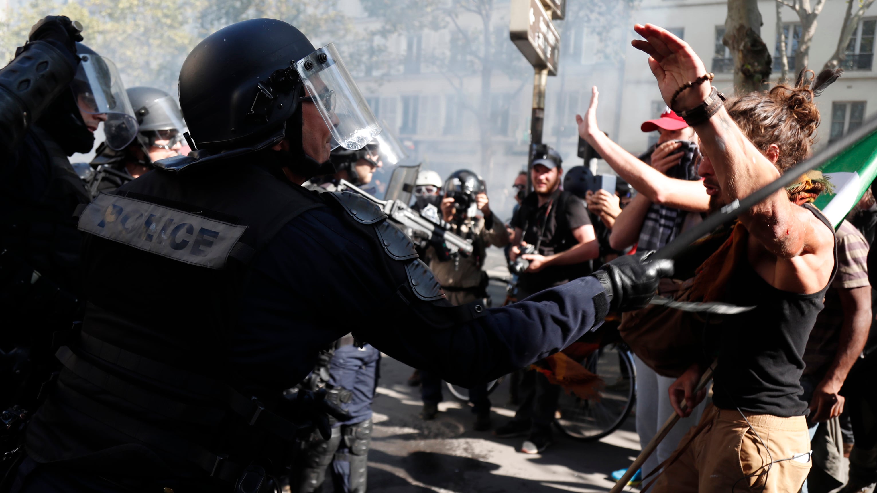 En París y en otras ciudades del mundo, se realizaron protestas previas a la Cumbre.