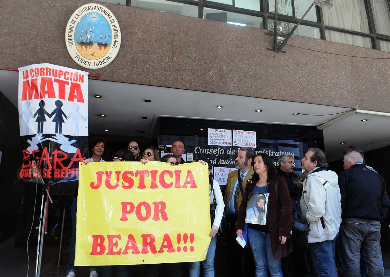 Familiares y amigos de las víctimas exigen justicia.