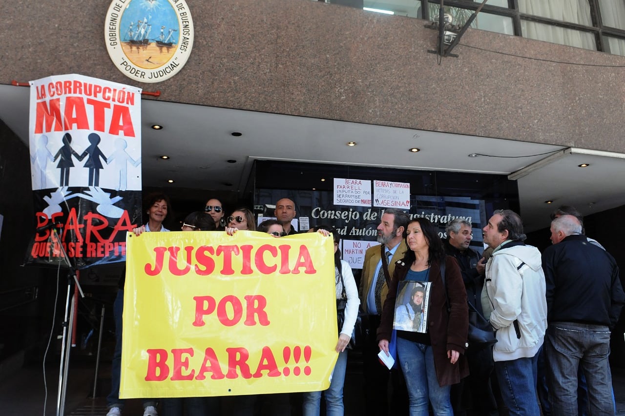 Familiares y amigos de las víctimas exigen justicia.