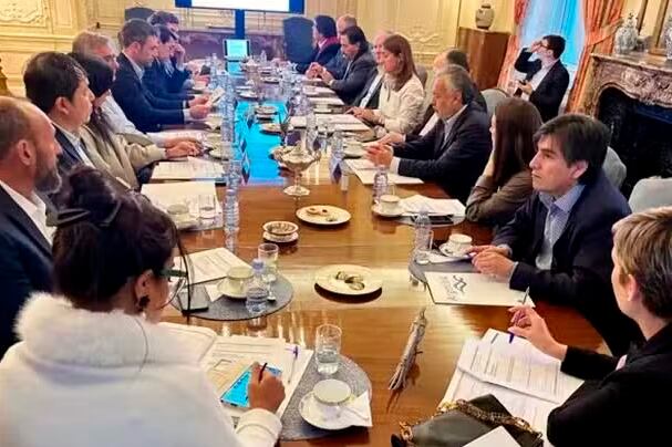 Reunión de gobernadores y colaboradores en Jujuy