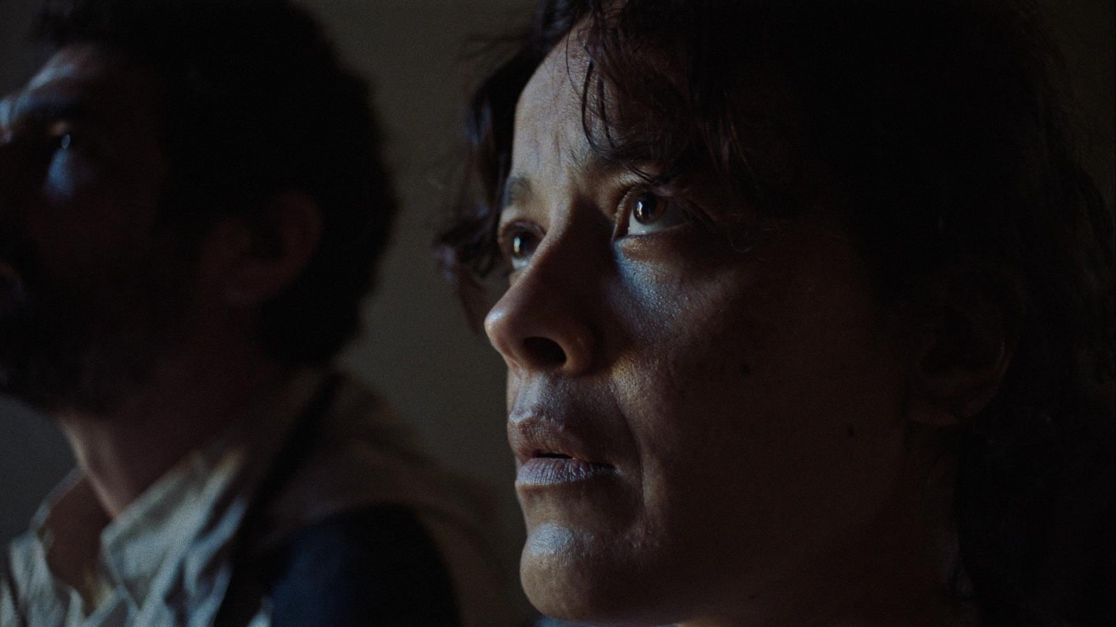 Carbón es una coproducción brasileño-argentina, que tuvo su lanzamiento mundial en los festivales de Toronto y San Sebastián.