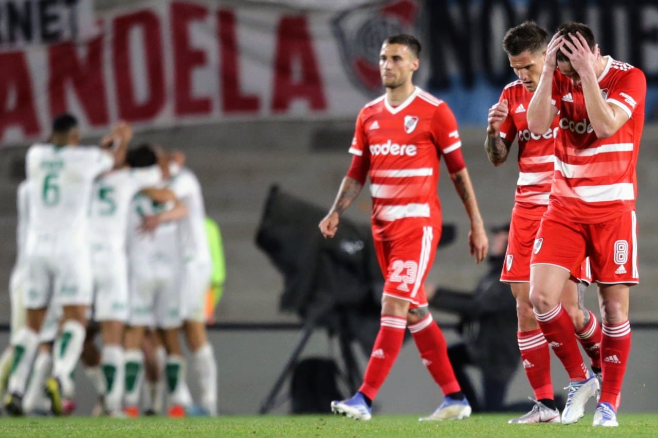 Banfield festeja y River no lo puede entender