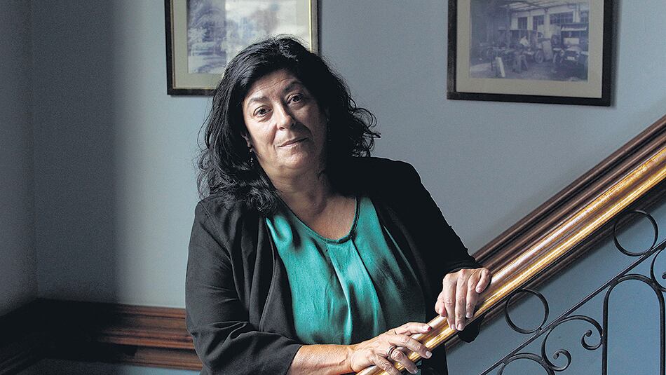 Almudena en el Café de los Angelitos, uno de los lugares donde transcurre su novela.