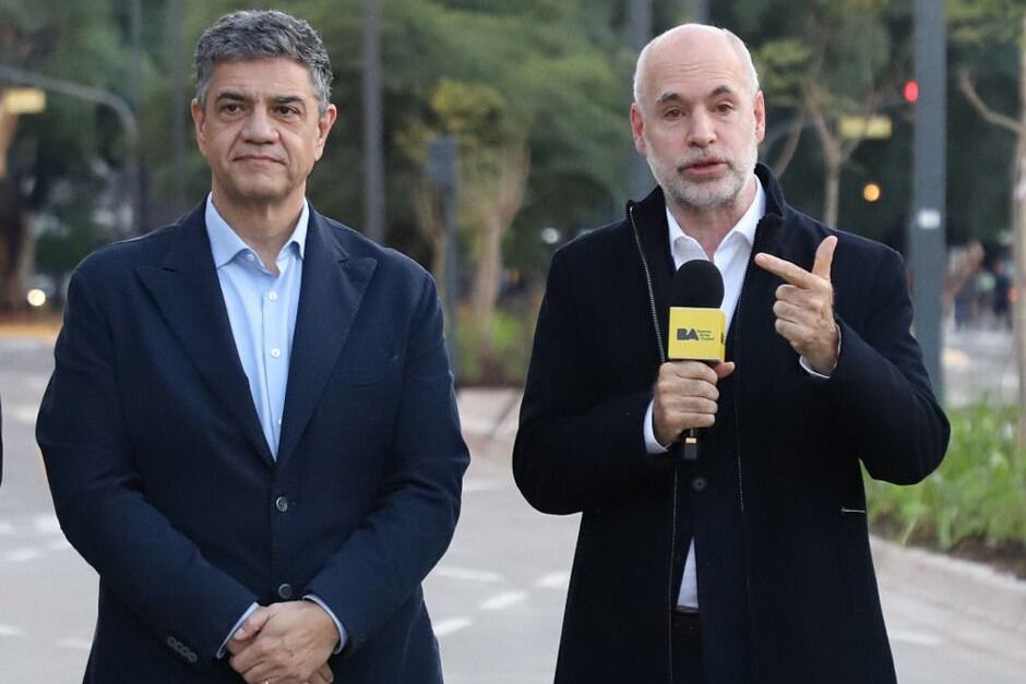 Jorge Macri y Horacio Rodríguez Larreta, durante un anuncio de campaña.