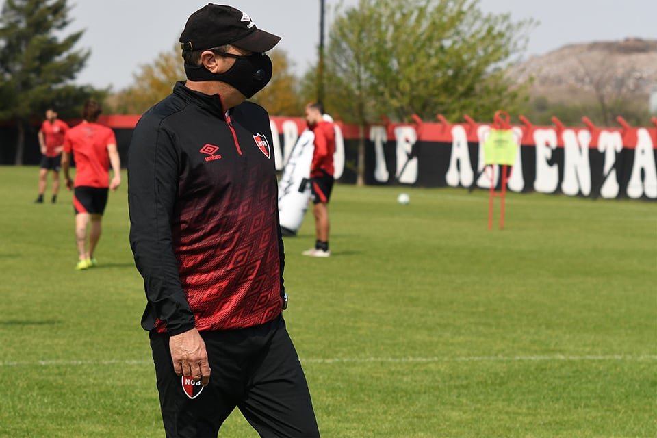 Frank Kudelka, el técnico detrás del barbijo.