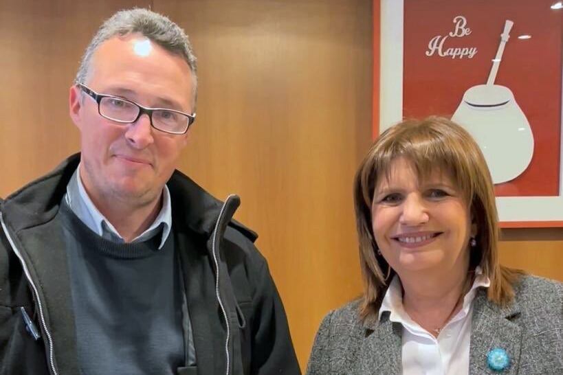 Patricia Bullrich junto al ganador de la jornada, Pablo Cornet.