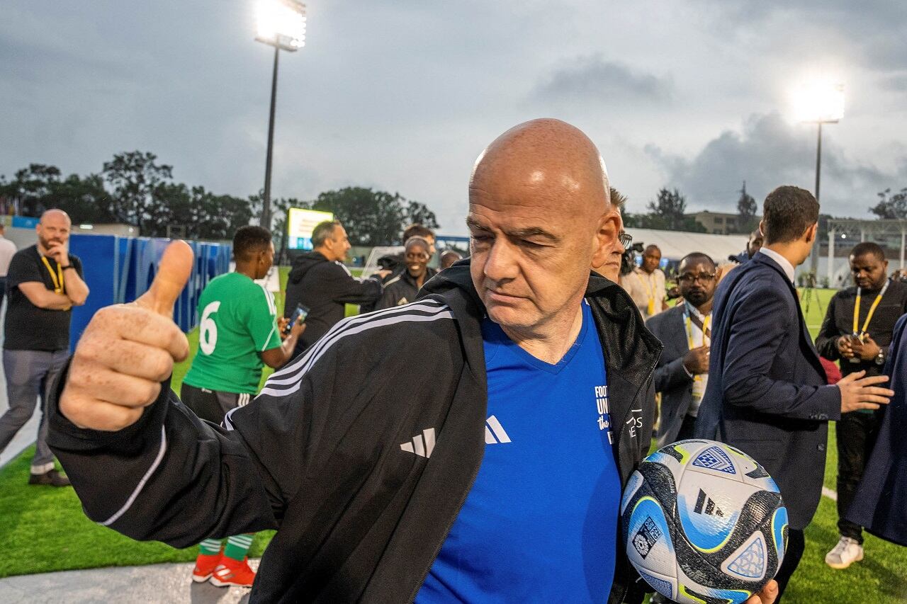 A Gianni Infantino le salen todas