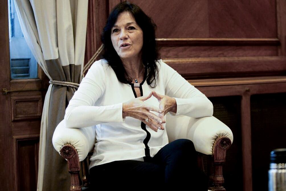 La secretaria Legal y Técnica, Vilma Ibarra, explicó por qué las visitas de personas a domicilios particulares no estarán permitidas.