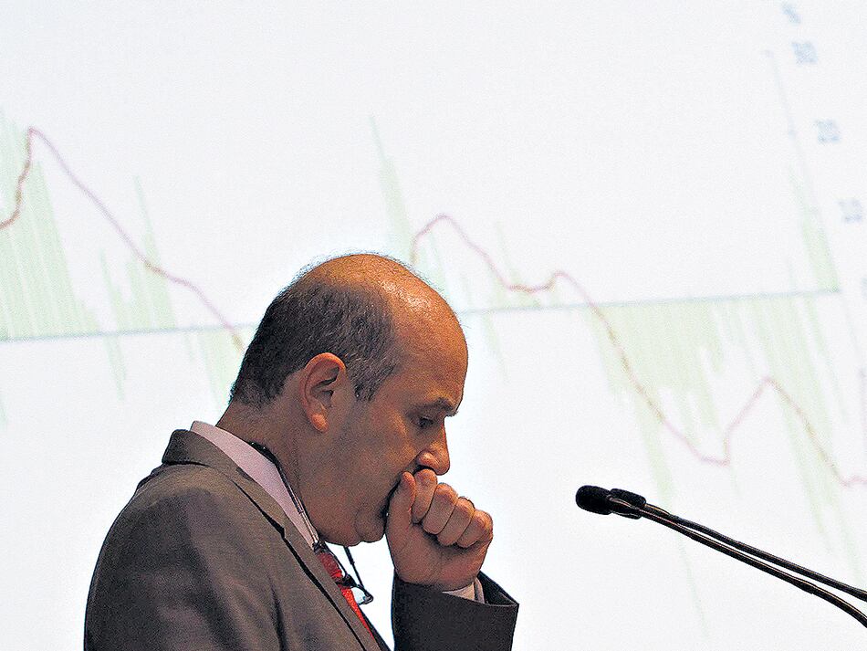 Federico Sturzenegger elevó el stock de letras y pases bien por arriba de la base monetaria.