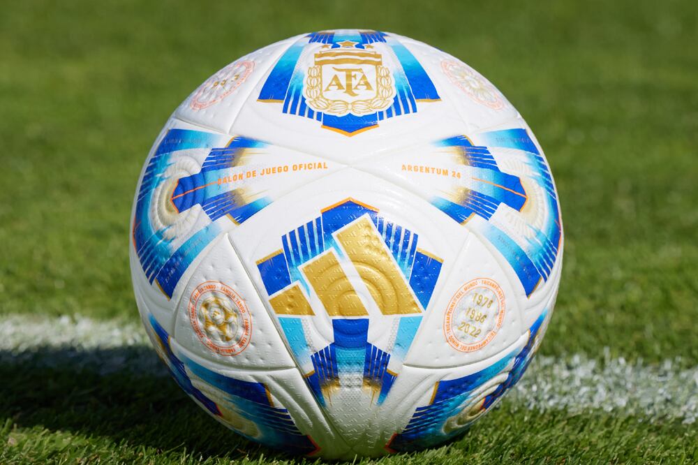 Argentum 24, pelota de la Liga Profesional del fútbol argentino.