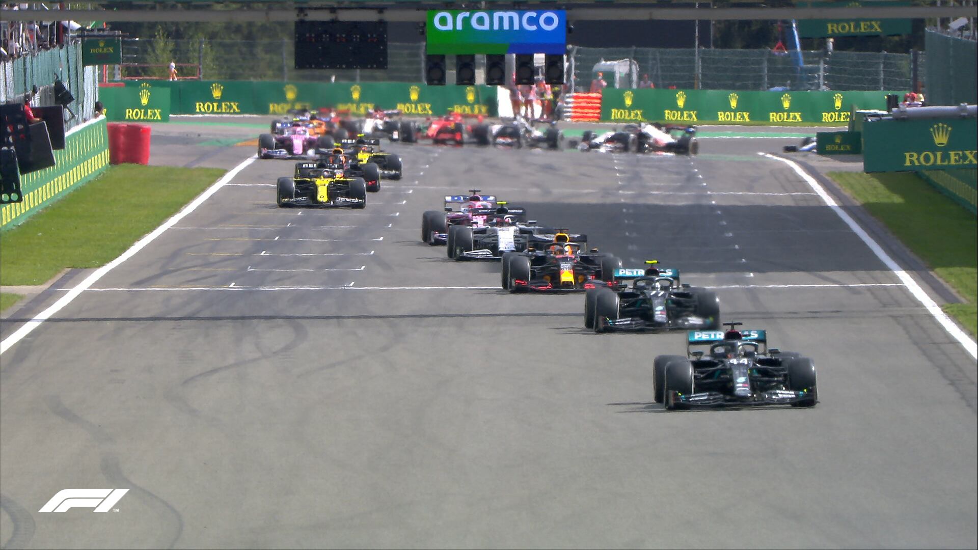 Hamilton, Bottas y Verstappen, los tres líderes desde la grilla de partida. 