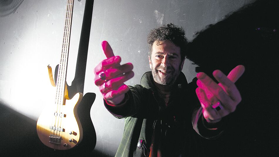 Palo Pandolfo reivindica el yoga y la vida en el oeste del conurbano bonaerense.