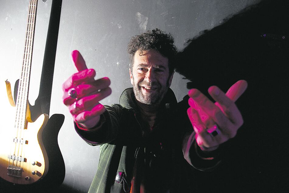 Palo Pandolfo reivindica el yoga y la vida en el oeste del conurbano bonaerense.