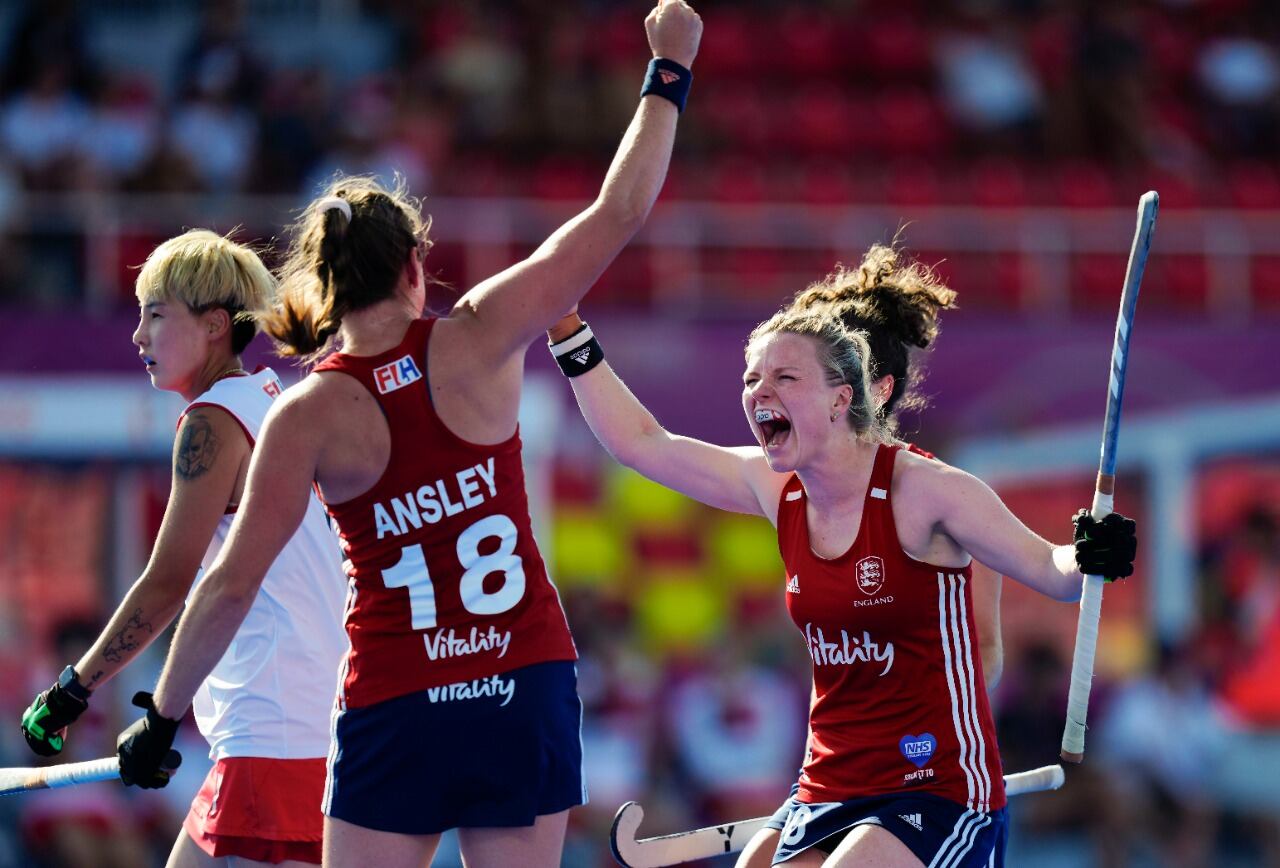 Las inglesas festejan en España su pasaje a cuartos.