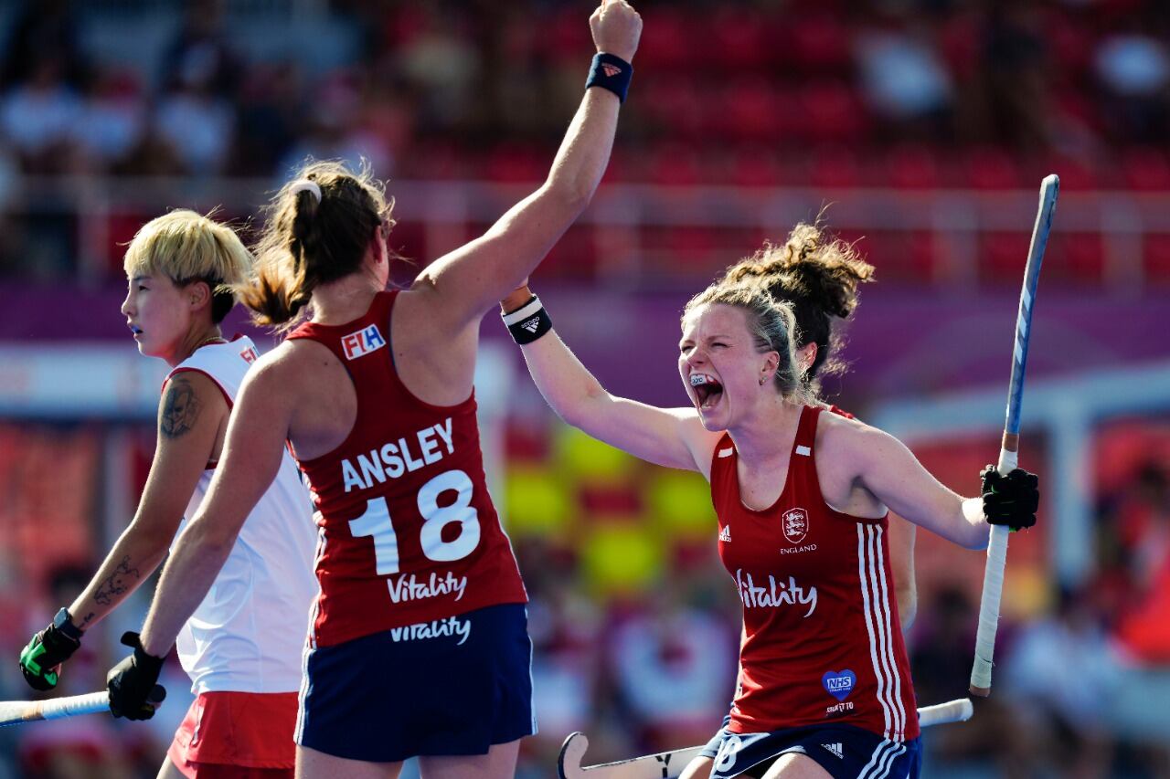 Las inglesas festejan en España su pasaje a cuartos.