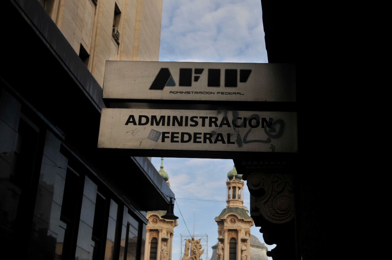 La Afip oficializó la suba del reintegro por compras con tarjeta de débito.