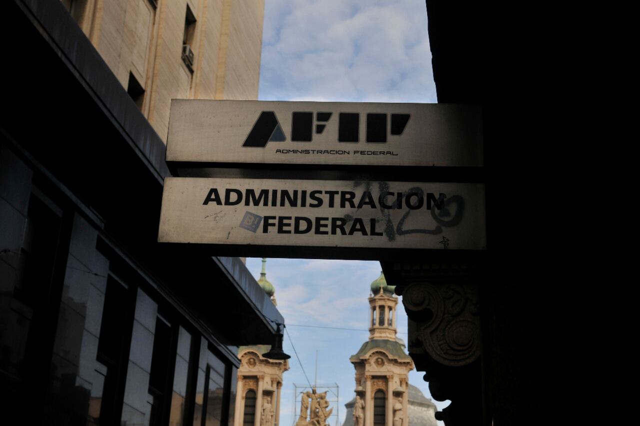 La Afip oficializó la suba del reintegro por compras con tarjeta de débito.