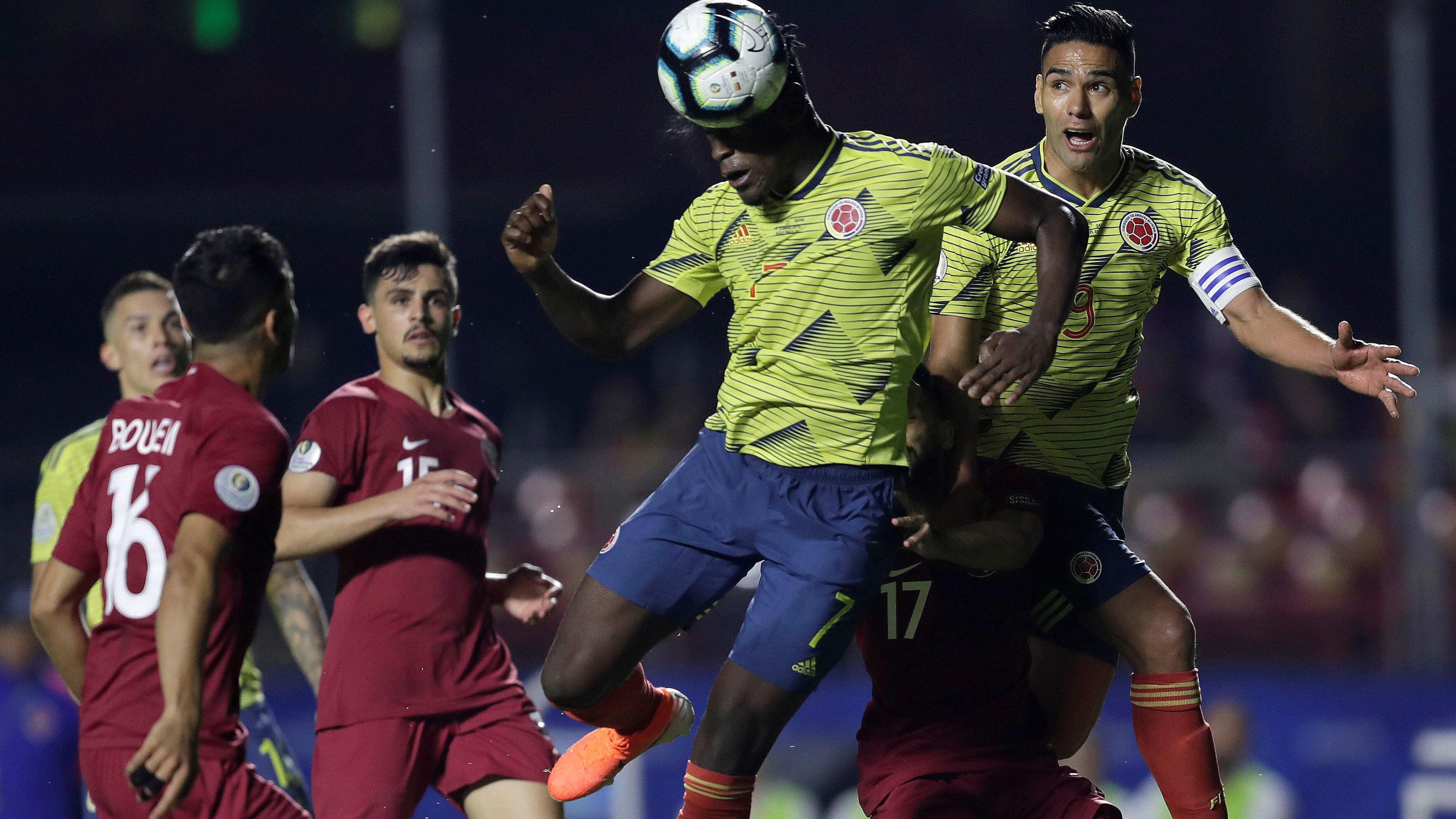 Colombia encontró el triunfo, a los 85, con un gol de Duvan Zapata.
