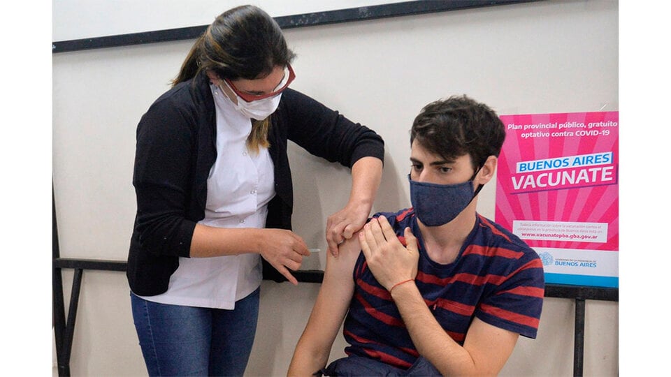 El Ministerio de Salud informó que se aplicará hasta la cuarta dosis de refuerzo en el 2022.