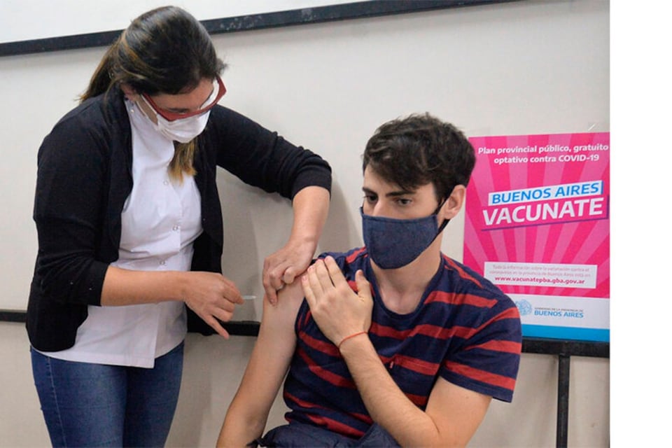 El Ministerio de Salud informó que se aplicará hasta la cuarta dosis de refuerzo en el 2022.