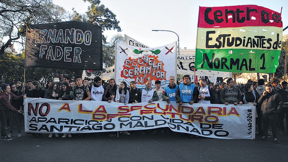 Los asesores tutelares reclaman que el Gobierno informe a la comunidad educativa.