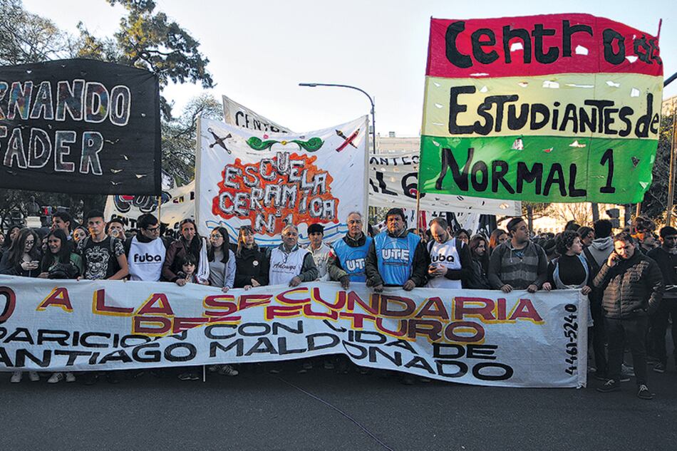 Los asesores tutelares reclaman que el Gobierno informe a la comunidad educativa.