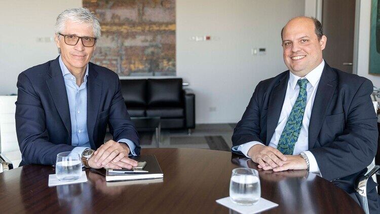 Pablo Ceriani (derecha) con su antecesor Luis Malvido.