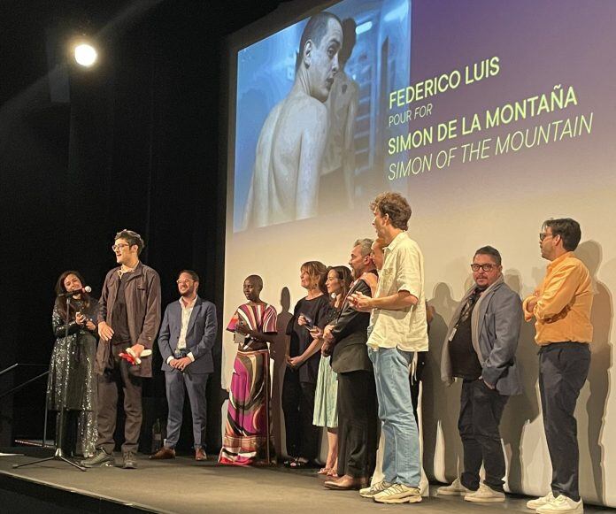 El momento del premio para el film argentino. 