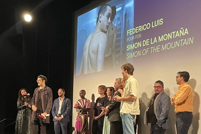 El momento del premio para el film argentino.