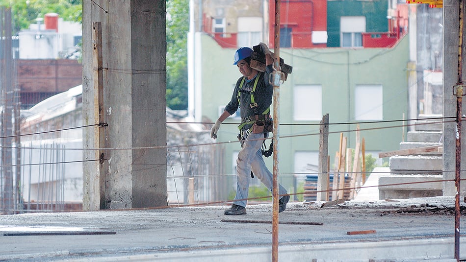 El consumo de cemento anotó una caída interanual de 16,3 por ciento.