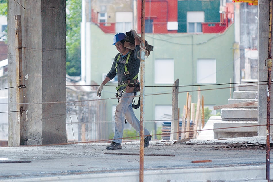 El consumo de cemento anotó una caída interanual de 16,3 por ciento.