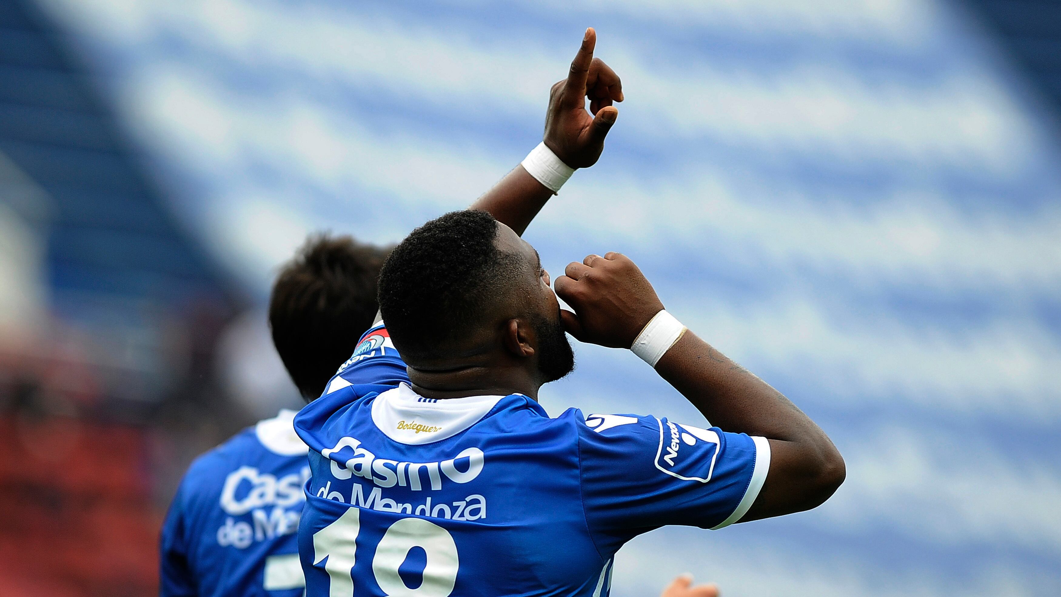 El Morro García volvió al gol con una definición que tornó estéril el vuelo de Ibáñez.