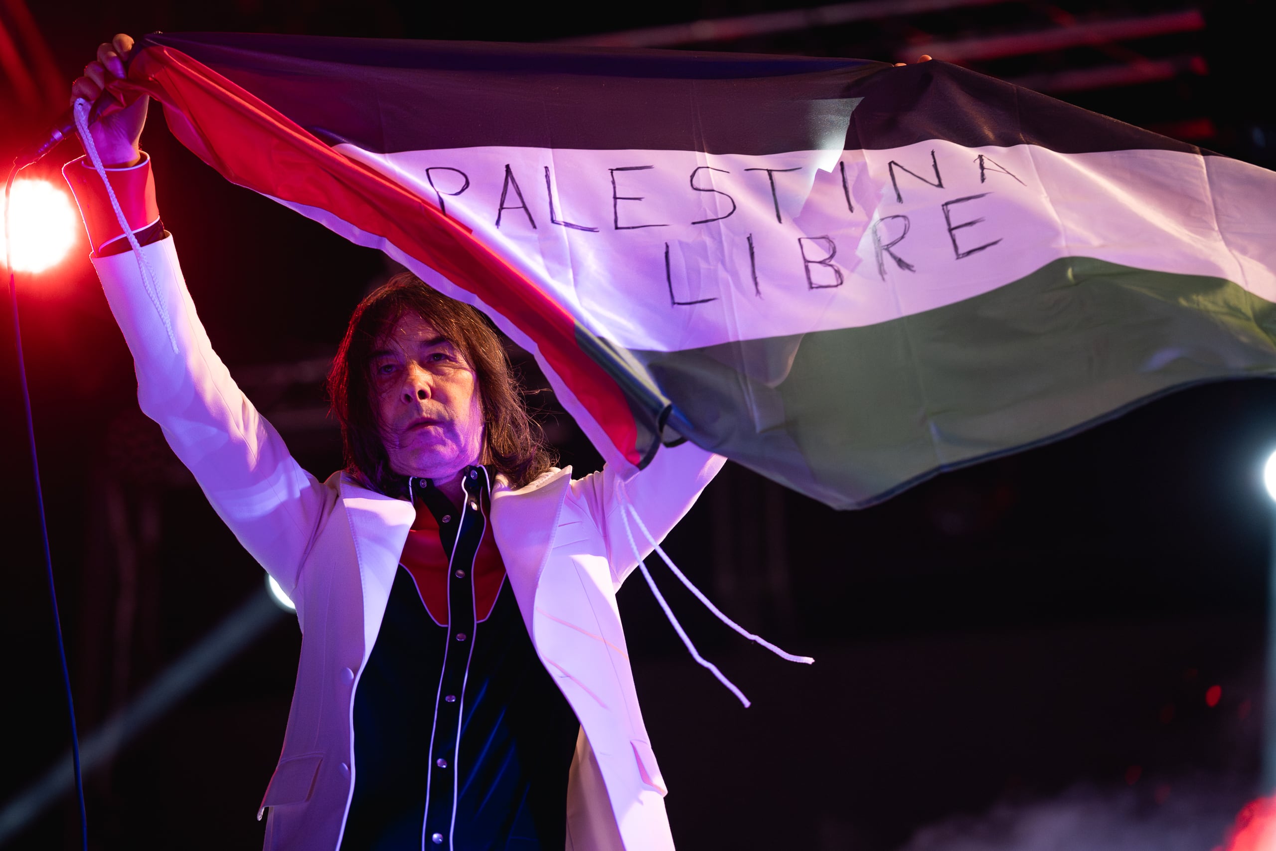 Bobby Gillespie durante su show en el festival Music Wins.