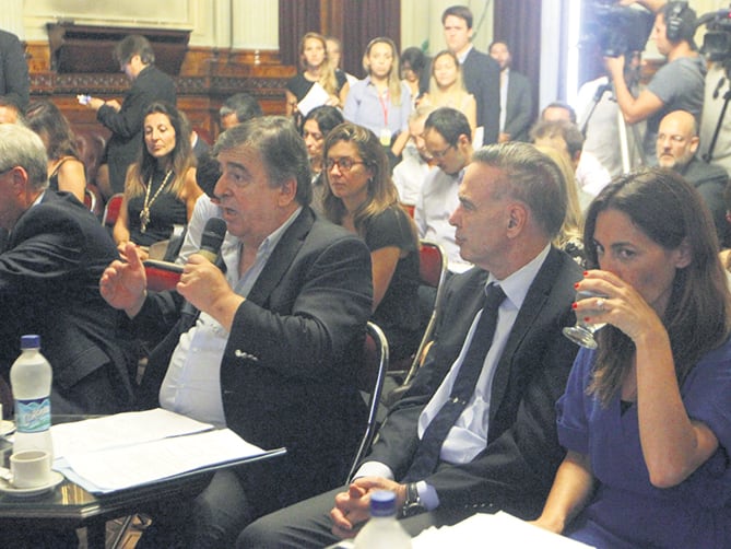 Los senadores y diputados del oficialismo y la oposición se cruzaron en la reunión de comisión de ayer.