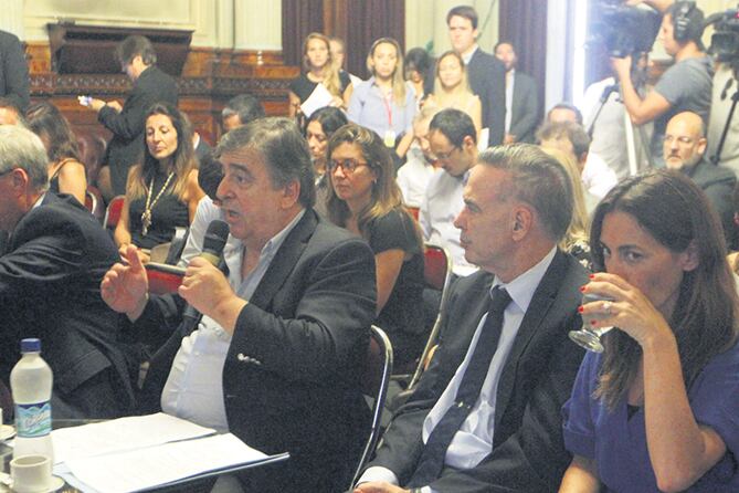 Los senadores y diputados del oficialismo y la oposición se cruzaron en la reunión de comisión de ayer.