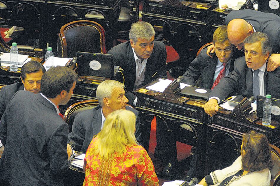 El bloque del oficialismo en medio de las gestiones para conseguir los votos para aprobar la reforma previsional.