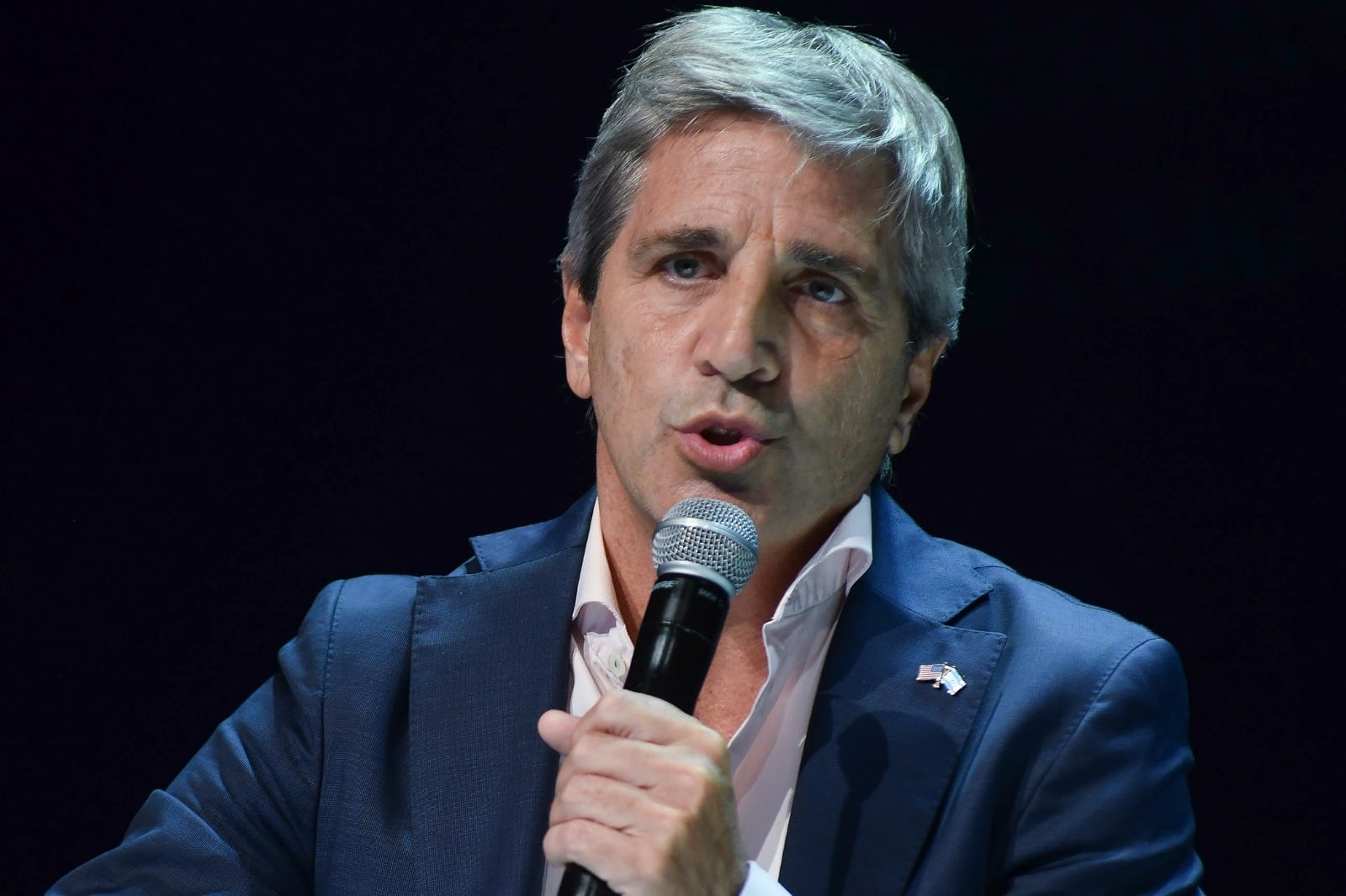 El ministro de Economía, Luis Caputo, quiere que se sostenga el entusiasmo en el sector financiero.