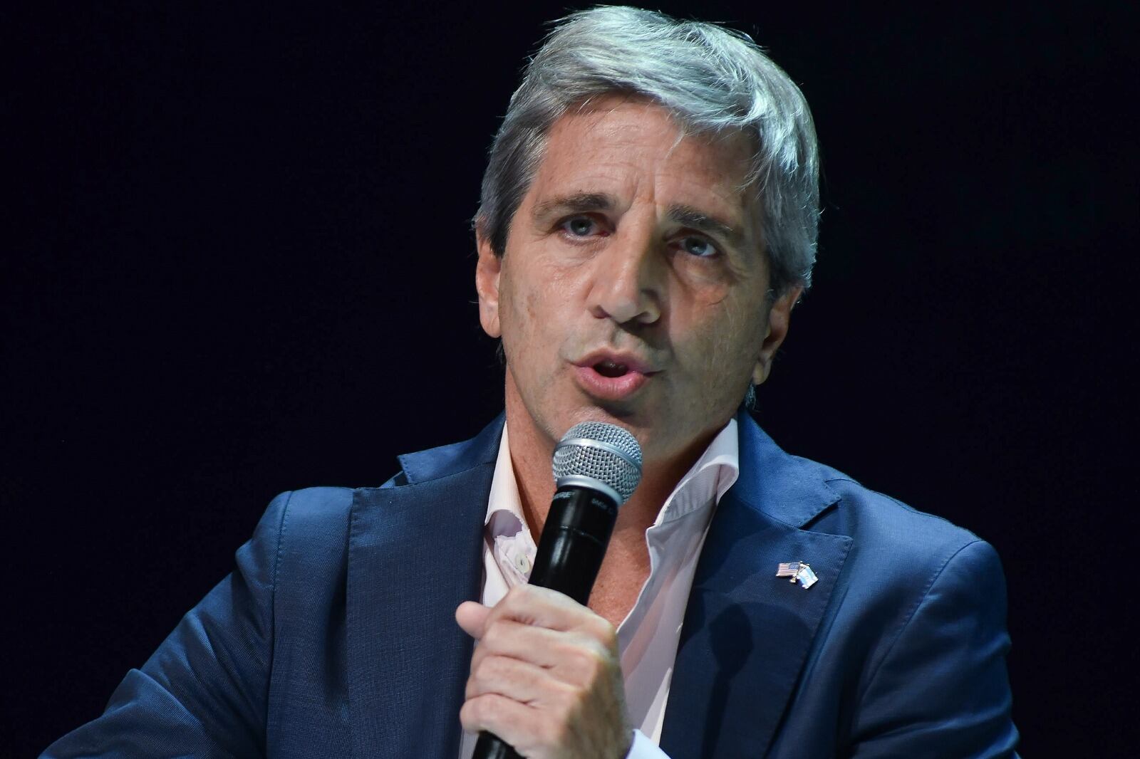 El ministro de Economía, Luis Caputo, quiere que se sostenga el entusiasmo en el sector financiero.