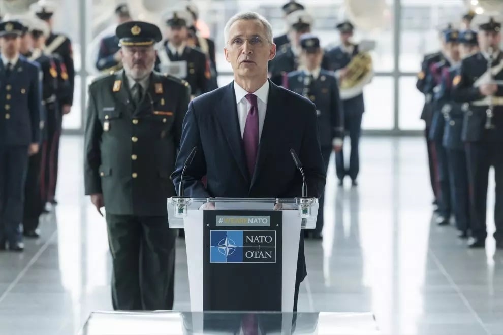 El Secretario General de la OTAN, Jens Stoltenberg, pronuncia un discurso durante la ceremonia de celebración del 75º aniversario de la OTAN en la sede de la OTAN.