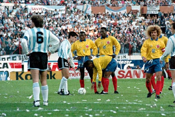 El público aplaudió a los colombianos y abucheó a los argentinos.