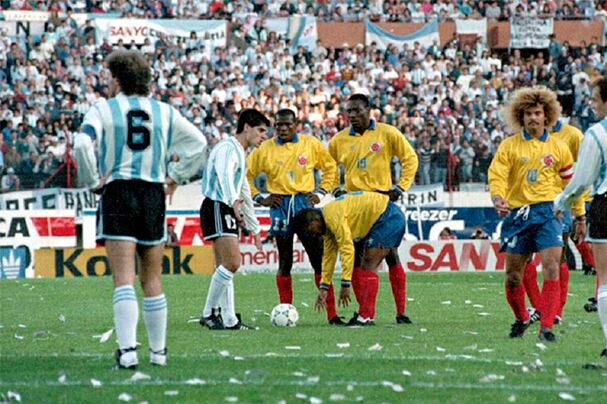 El público aplaudió a los colombianos y abucheó a los argentinos.