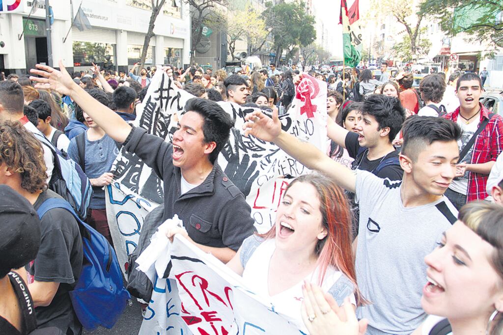Los reclamos de los estudiantes se concentraron en que el gobierno informara sobre la reforma.