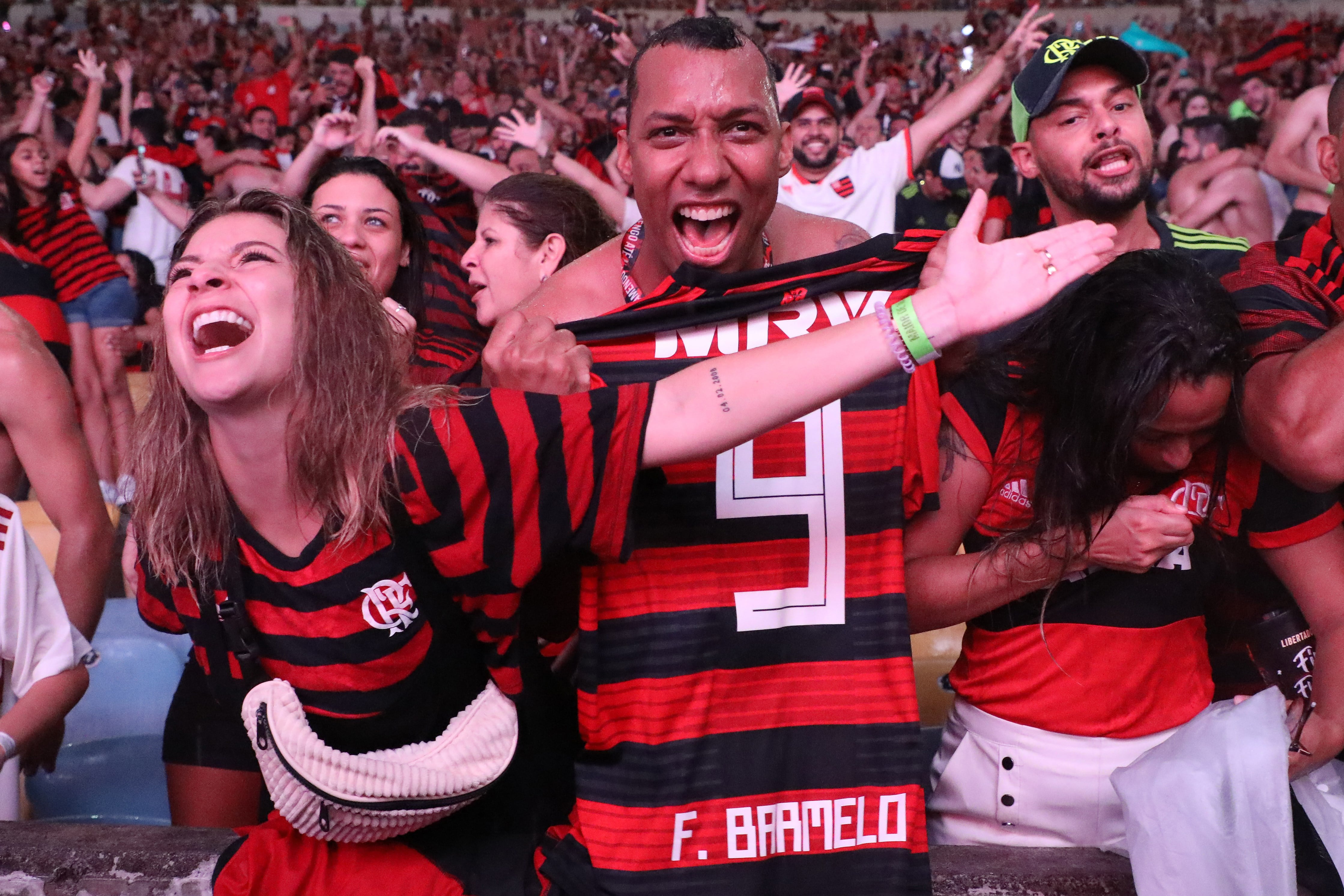 Festejo de hinchas de Flamengo en Río.